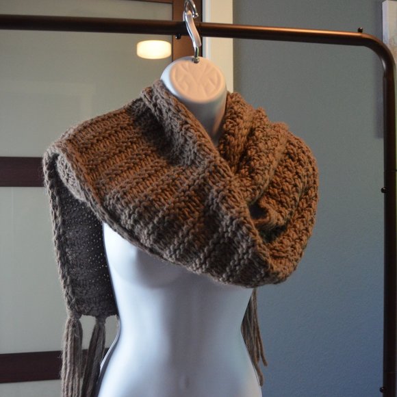Scarf - Picture 1 of 8